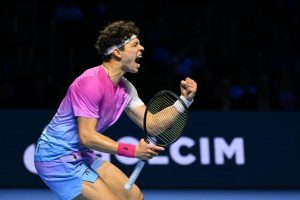 « Les femmes ont toujours dominé ce sport, alors on essaie de rattraper notre retard », déclare Shelton sur le tennis américain