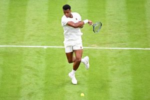 Match suspendu entre Giovanni Mpetshi Perricard et Taylor Fritz à Wimbledon, le cinquième set se jouera mardi
