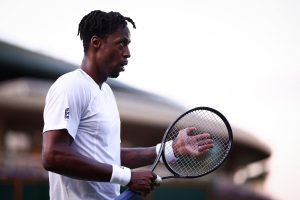 Monfils éliminé en cinq sets par Fucsovics à Wimbledon après avoir servi pour le match