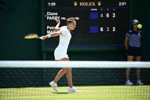 Pourquoi le slice de revers, très utilisé à Wimbledon, est-il aussi efficace sur gazon ?