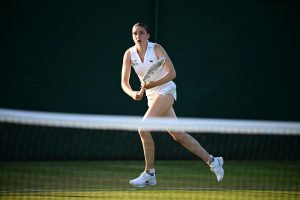 Sortie des qualifications, Elsa Jacquemot fait tomber Magda Linette au premier tour de Wimbledon