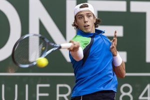 Sur sa lancée, Arthur Cazaux se qualifie en quarts de finale à Kitzbühel