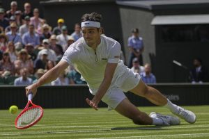 Taylor Fritz cède un set de plus contre Alejandro Davidovich Fokina mais rejoint les huitièmes de finale à Wimbledon