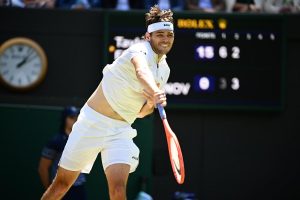 Taylor Fritz domine Karen Khachanov de la tête et du service pour rallier le dernier carré à Wimbledon