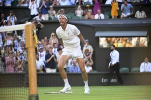 « Un match de dingue » : Comment Arthur Rinderknech a signé l&rsquo;exploit de sa vie face à Zverev à Wimbledon