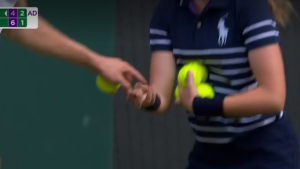 VIDEO. Alcaraz-Sinner à Wimbledon : « Une honte », « scandaleux », « so British »… Un bouchon de champagne lancé depuis les tribunes vient perturber la finale