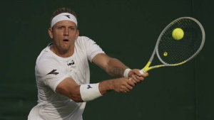VIDEO. Tennis : encore défait en finale malgré des balles de match, il se fait réconforter par son adversaire et voyage en jet privé avec lui !
