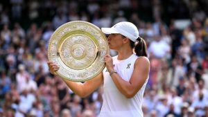 VIDEO. Wimbledon : 6-0, 6-0 en moins d’une heure ! Iga Swiatek remporte son premier Wimbledon en surclassant Amanda Anisimova