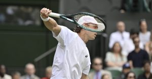 Wimbledon > De Minaur dégoûté après sa défaite contre Djokovic : « C&rsquo;est dommage de ne pas avoir pu l’emmener jusqu&rsquo;au cinquième set. Je pense que j&rsquo;étais en excellente position »