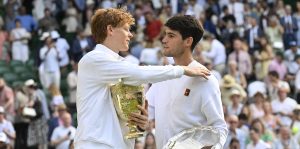ATP > Brad Stine, coach de Tommy Paul, sur Jannik Sinner : « Je pense que l&rsquo;une des raisons pour lesquelles il a gagné à Wimbledon est qu&rsquo;il fait des choses différentes en fonction de ce qu&rsquo;il estime nécessaire pour pouvoir rivaliser avec Alcaraz »