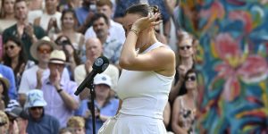 Wimbledon > Anisimova, humiliée par Swiatek en finale : « Quand je suis rentrée aux vestiaires, je me suis dit : &lsquo;tu sais quoi, c&rsquo;est probablement ce qui va te rendre plus forte à la fin, et il ne faut pas que tu te rabaisses, tu dois juste essayer de te concentrer sur la façon dont tu peux ressortir plus forte de cette épreuve' »