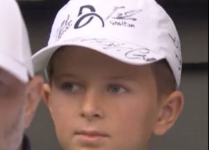 Wimbledon > Djokovic, au sujet de la casquette de son fils Stefan : « Il a presque toutes les signatures des champions du circuit sauf la mienne mais ce n&rsquo;est pas grave, je l&rsquo;accepte »