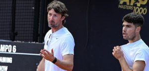 ATP > « Les joueurs ont généralement un style : jouer en fond de court, être agressifs ou plus défensifs. Lui, il avait tout » se souvient Juan Carlos Ferrero à propos d&rsquo;Alcaraz
