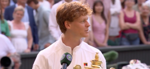 Wimbledon > Jannik Sinner à Carlos Alcaraz après l&rsquo;avoir battu en finale : « Merci d&rsquo;être le joueur que tu es. Comme tu le dis, nous entretenons une excellente relation en dehors du terrain, et sur le court, nous essayons juste de nous pousser à progresser »