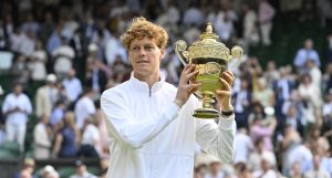 Wimbledon > Lorenzo Sonego rend hommage à son ami Jannik Sinner après sa victoire contre Carlos Alcaraz : « Il s&rsquo;est imposé comme le meilleur joueur du monde, notamment sur le plan mental »