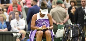 Wimbledon > Naomi Osaka, complètement éteinte après son élimination : « À Roland-Garros, j&rsquo;étais très émue. Maintenant, je ne ressens plus rien »