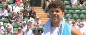 Wimbledon > Shelton préfère en rire : « Je suis revenu pour, je ne sais pas, 55 secondes. J&rsquo;espérais quand même taper quelques frappes du fond du court, mais je vais devoir aller m&rsquo;entraîner »