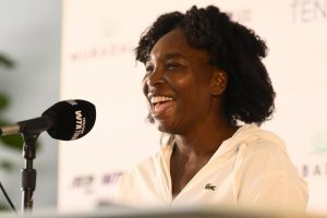 que fait Venus Williams, engagée à Washington, encore sur un court de tennis à 45 ans ?