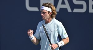 ATP > Fernando Vicente, entraîneur de Rublev sur le rôle de Safin : « Andrey souffrait d&rsquo;une légère dépression, alors nous avons essayé de lui prescrire des médicaments, mais cela ne l&rsquo;aidait pas. Marat lui a alors fait comprendre qu&rsquo;il avait vécu un peu la même chose »