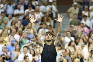 Alcaraz, 3e joueur à franchir le premier tour de ses 19 premiers Grands Chelems