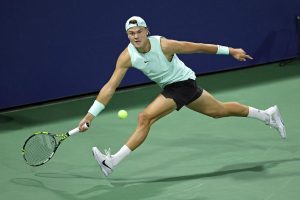 Alcaraz et Sabalenka brillent, Djokovic avance difficilement, Ruud et Rune éliminés