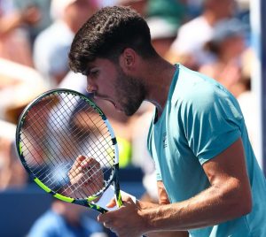 Alcaraz rejoint Sinner en finale à Cincinnati après avoir écarté Zverev