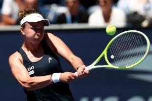 Barbora Krejcikova remporte le choc du 1er tour de l&rsquo;US Open contre Victoria Mboko, lauréate surprise du WTA 1000 de Montréal