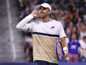 Benjamin Bonzi réalise un exploit inédit en éliminant Medvedev de l&rsquo;US Open