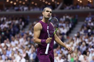 Carlos Alcaraz se promène face à l&rsquo;Italien Luciano Darderi et rejoint les 8es de finale
