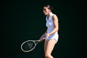 Changement de court en plein match et défaite en trois sets : la drôle de fin de parcours d&rsquo;Elsa Jacquemot à Cleveland