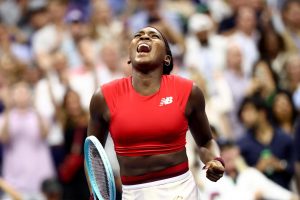 Coco Gauff se fait peur mais se qualifie pour le deuxième tour de l&rsquo;US Open