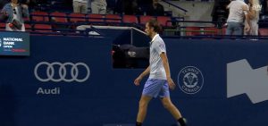 Daniil Medvedev quitte le court sans ramasser son sac