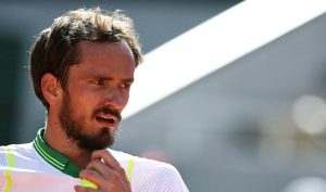 « Je n’imagine pas une seconde Alcaraz ou Sinner agir de cette manière », la réaction de Mahut, entraîneur de Bonzi, sur l&rsquo;attitude de Medvedev