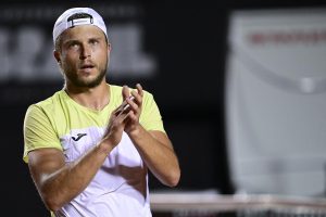 Muller et Mpetshi Perricard s’en sortent, Tsitsipas éliminé d’entrée à Winston-Salem