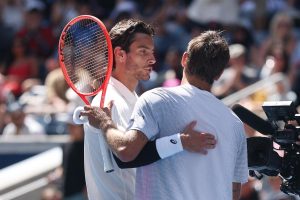 Musetti se hisse en huitièmes de l’US Open après l’abandon de son compatriote Cobolli