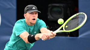 « Réveille-toi et joue, le monde travaille de 9 à 17h » : le ton monte entre deux joueurs de tennis