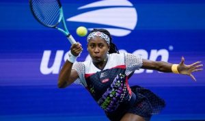 Sous la pluie de New York, Gauff travaille dur sur son service