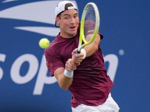 Struff fait tomber Rune et crée la première bombe du tournoi