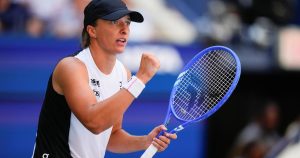Swiatek, implacable, se qualifie pour le deuxième tour – rts.ch