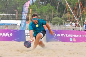 Théo Lahondès, en quête du championnat de France de beach tennis