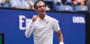 US Open > Lorenzo Musetti, vainqueur de Cobolli sur abandon : « Je ne voulais pas finir le match comme ça. Flavio est probablement mon meilleur ami sur le circuit. Nous nous connaissons depuis l&rsquo;âge de 9 ans »