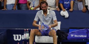 ATP > Francisca Dauzet, coach mentale de Medvedev : « Ce que fait Daniil n’est pas très politiquement correct, c’est le moins que l’on puisse dire. Ce n’est pas accepté et peut-être pas acceptable, notamment parce que beaucoup de joueurs savent se retenir et se contenir face aux mêmes contrariétés »