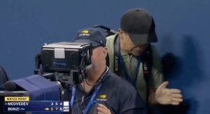 US Open > Scène surréaliste à New-York, un photographe se « tire » sur la balle de match de Bonzi !