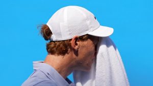 VIDEO. Tennis : « J’ai l’impression que je vais m’effondrer… » Jannik Sinner contraint d’abandonner en finale de Cincinnati, Alcaraz titré