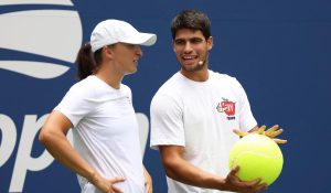Vidéo – Alcaraz et Swiatek dans le même avion pour se rendre à New York