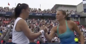 Vidéos, WTA – Montréal > L&rsquo;Ukrainienne Kostyuk serre la main de la Russe Kasatkina… mais il y a une explication