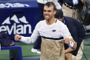 scénario dingue, public déchaîné, Medvedev en colère… Bonzi qualifié après un match fou