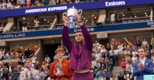 ATP – Tokyo > Alcaraz, au sujet de Sinner : « Comme je l&rsquo;ai fait après avoir perdu contre lui en finale de Wimbledon, je suis convaincu qu&rsquo;il va changer certaines choses sur le plan tactique lors de notre prochain affrontement »
