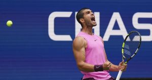Alcaraz rallie le dernier carré, toujours en trois sets – rts.ch