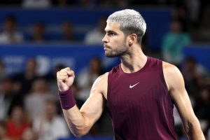 Carlos Alcaraz écarte Zizou Bergs et rejoint les quarts de finale de l&rsquo;ATP 500 de Tokyo